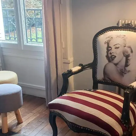 Apartment 10 Minutes From Paris
